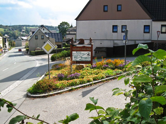 Referenzbild: 211 Pflegeleichte Staudenpflanzung an der Bergauffahrt-Bärenstein 2