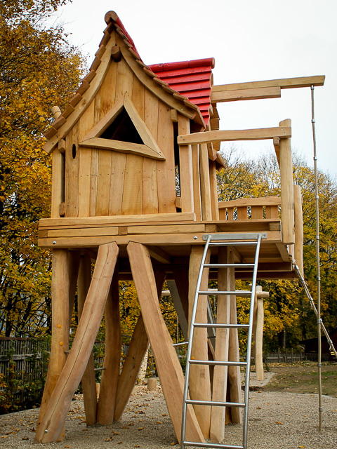 Referenzbild: 254 Spielplatz Pflasterung, Bepflanzung und Geräteaufbau 2