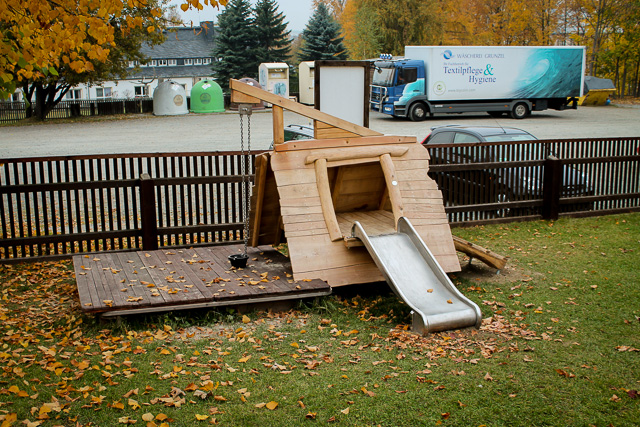 Referenzbild: 265 Spielplatz Pflasterung, Bepflanzung und Geräteaufbau 13