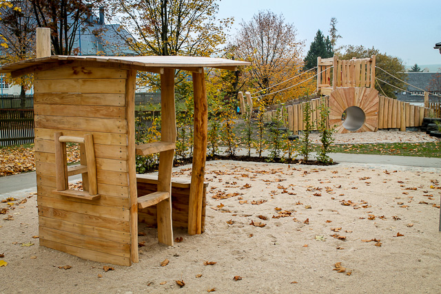 Referenzbild: 268 Spielplatz Pflasterung, Bepflanzung und Geräteaufbau 16