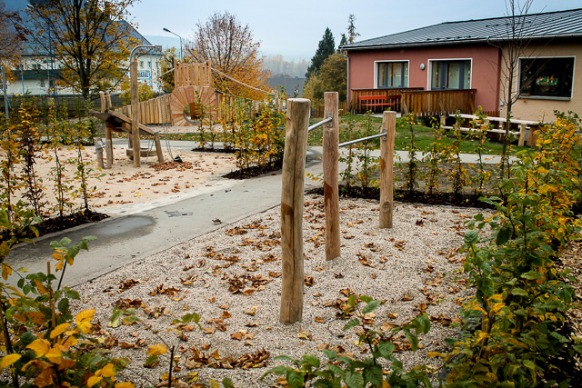 Referenzbild: 269 Spielplatz Pflasterung, Bepflanzung und Geräteaufbau 17