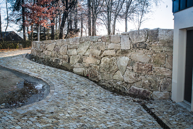 Referenzbild: 270 Bau der Natursteinmauer