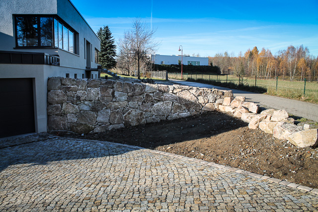 Referenzbild: 273 Bau der Natursteinmauer