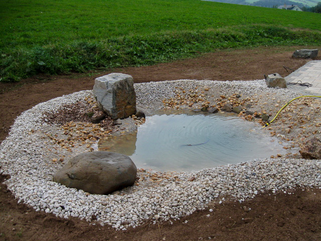 Referenzbild: 328 Das Quellsteinbecken wird gefüllt.