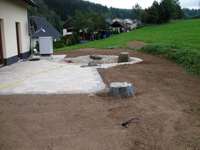 Referenzbild: 329 Terrasse und Wasserspiel in der Entstehungsphase.