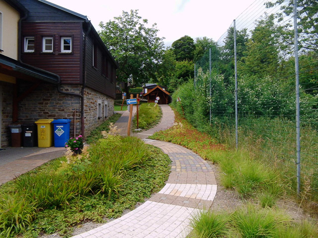 Referenzbild: 389 eine Rollerrennbahn als Patchworkweg, Altpflaster im neuem Glanz